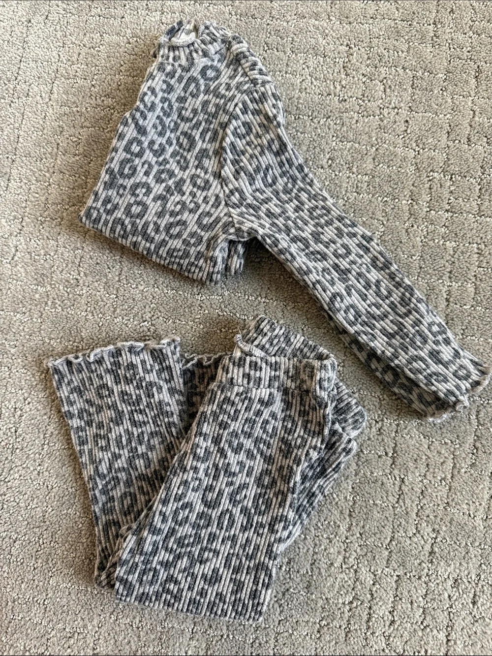 Old Navy Gray & White Leopard Ribbed Kids Matching Set